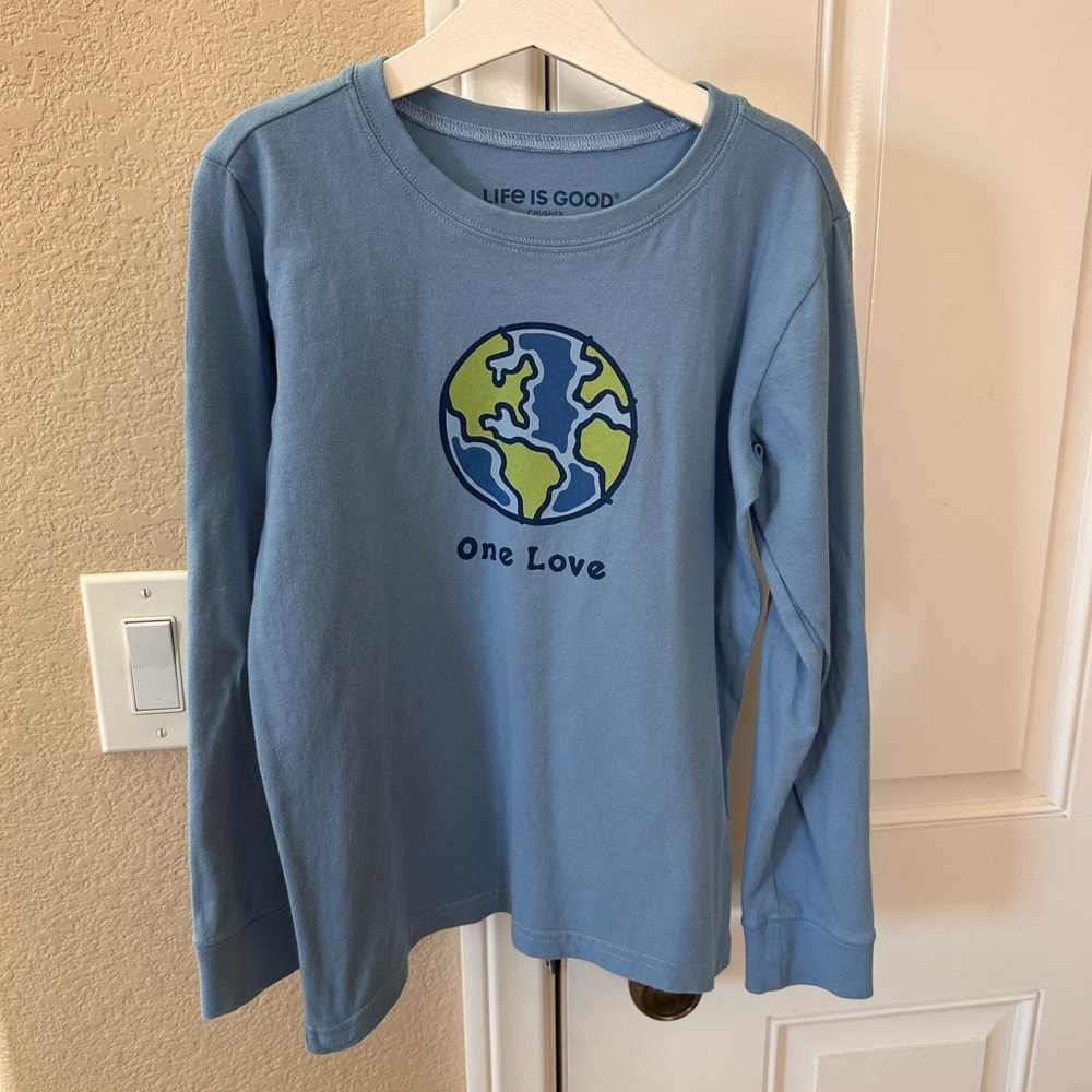 Life is Good 🌎 One Love 🌍 100% cotton blue long-sleeved T-shirt size M (8)